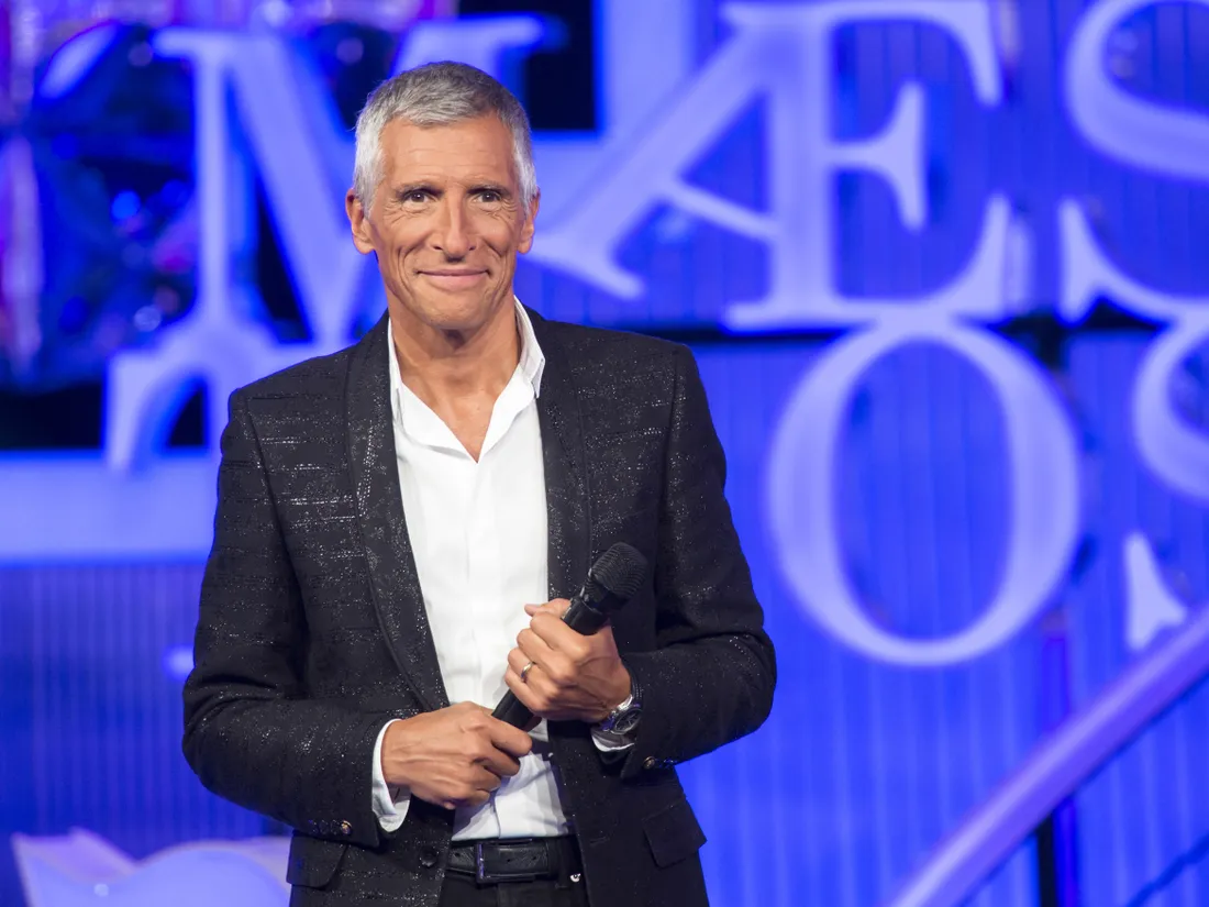 Nagui présente l'émission N'oubliez pas les paroles